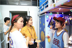 3044永利集团辅导员走访员工宿舍