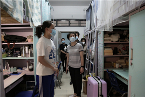 3044永利集团领导老师走访检查首批返校员工宿舍