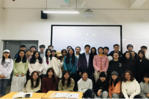 【人文双创】3044永利集团文化产业管理“双创”人才卓越班邀请广西会议展览业协会副会长唐海先生为同学们授课