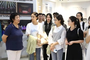 公司举行“亲爱精诚、爱校荣校”专题教育活动